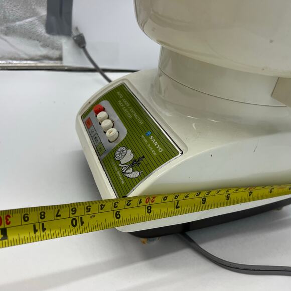 Vintage Sanyo Juicer Juice Electric Extractor Pulp Ejector (SJ-5400) - Picture 12 of 14